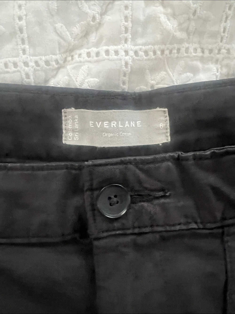 Black Pleated women’s Shorts by Everlane - Picture 2 of 3